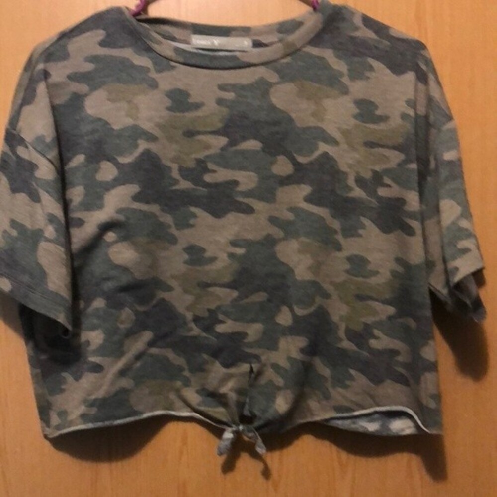 Tresics cropped army camo tie front size small top